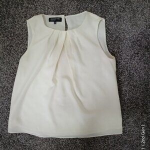 Jones of New York size 6 sleeveless blouse  - Cream